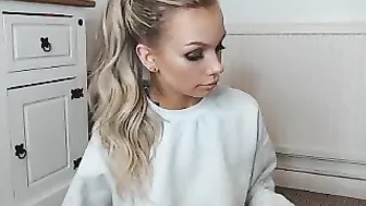 lilyessex_x  show and then fuck her wholes by finger