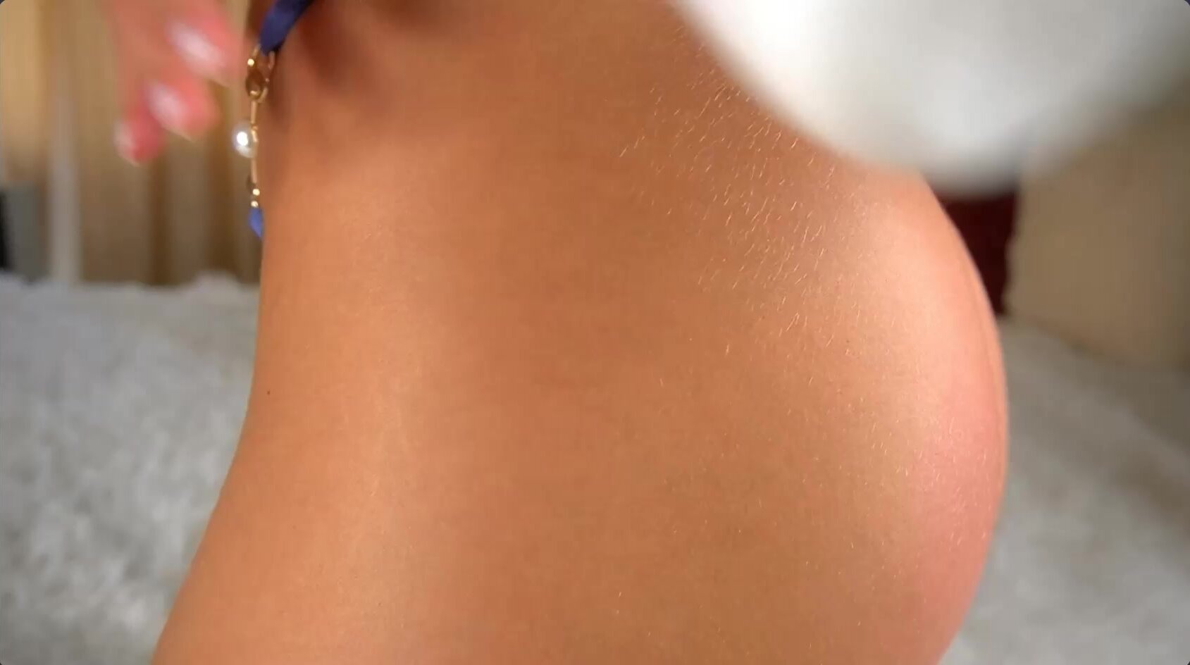 czamabech 2025-07-20 hands inside panties 2