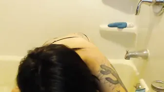 selinakyle11  Still Masturbates Her Pussy