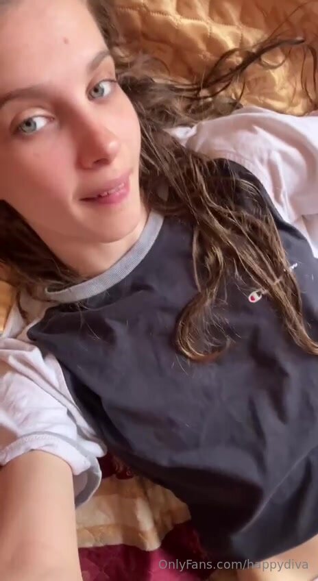 Happydiva playing with her beautifil body