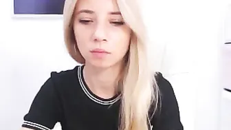 molly_g  Loves To Put Things In Her Pussy