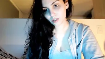 yasmin_hot  Massages her immense pussy