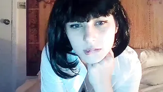 nataliaxarya  Stroking her quick pussy