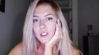 7kira7  Fingering before the camera