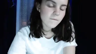 themadnessofyouth  Spreads Her Stump and start fingering her self