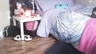 AvariRain Extravagant babe blissfully bangs holes