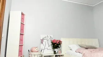 Miss_X do not hesitate to show itself