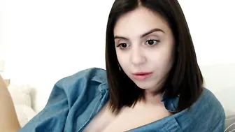 MisMJ Attractive bitch kneads juicy milking