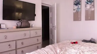 HappyEndings Savory lady caresses pussy with her finger