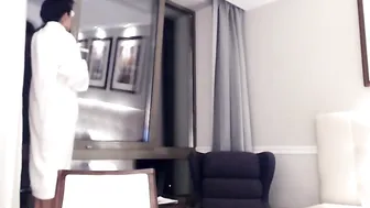 LilEmma Elegant curvy caresses shaved pussy