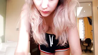 lola03 squirt on the table