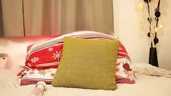 little mystery Beauty in stockings fucks both holes