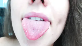 spanishcouple Spectacled babe masturbates cunt