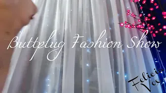 Felicia_Vox erotically moves the body