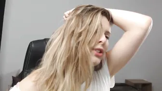 sweettreat Young bitch masturbates pussy