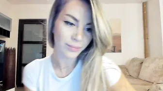 alesia__ Busty slut kneads nipples