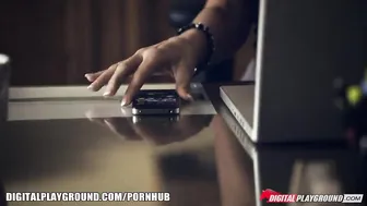 Riley Reid cute babe caresses shaved cunt