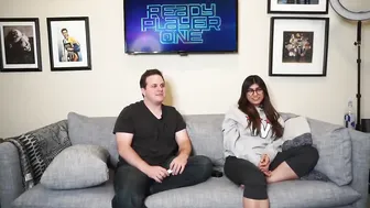 Mia Khalifa naughty bitch pulls shaggy pussy