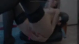 DahliaGrey masturbating with a tampon in pussy