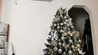 Alesia fucks herself in pussy