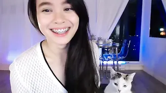 lemontea busty chick takes off her panties