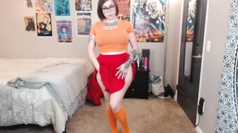 Sexygamergirl123 covering her tits with a shirt caresses her clit