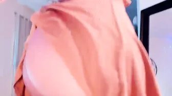 MissBella jerking off to music