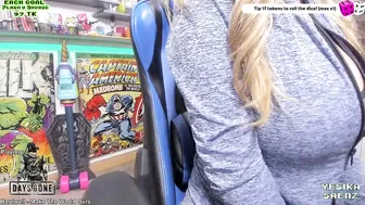 yesikasaenz gorgeous runt is playing a point with a sex toy