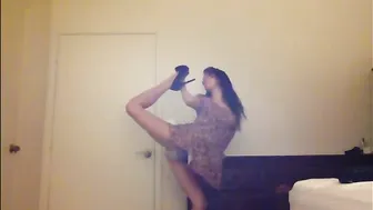 taylertexas  manyvids beauty fucks herself with a dildo