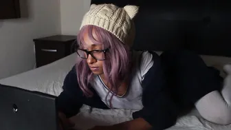 Vixi Vee manyvids passionately digging in all the cracks