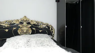 VicAlouqua manyvids black-haired ghoul seduces with her graceful body