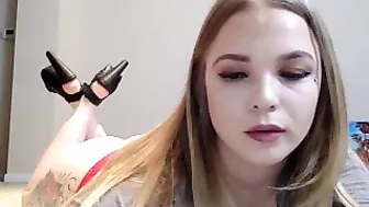 fetishpixie  manyvids cute babe squeezes pussy dildo