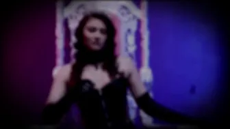 Princess Ellie Idol manyvids shy model posing in lingerie