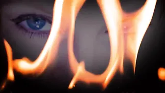 Lady Fyre manyvids incredible bitch shows off her delicious ass.