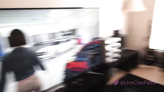 LiveCleo manyvids attractive cockroach shows tanned body