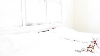 Bellringer manyvids ardent lady fucks the cap with her hand