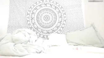 Eevee manyvids loves jerking off and catches the buzz from the process