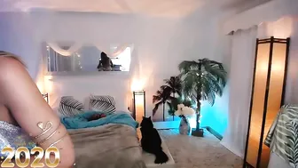 amyvalentine charming shows off her tits.