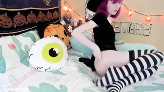 Tweetney busty sluts lick pussy