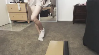 MissAlice_94 naughty bitch pulls shaggy pussy