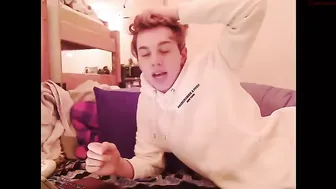 ayden_d luxury chick masturbating with sex toys