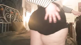 Sublime Sara -thick thighs and short shorts