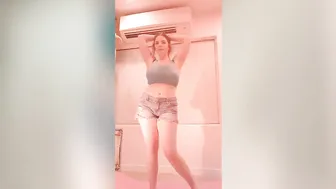 Avalon -A little freestyle dance & multi-outfit striptease to wish you a very good morning