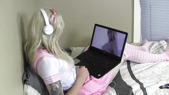 Tia Tizzianni NewGirl Mya SISSYHYPNO amp FUCK MACHINE