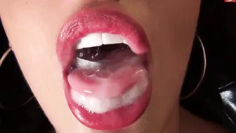 Gros plan sur ma bouche rempli de sperme mit HelenaKarel