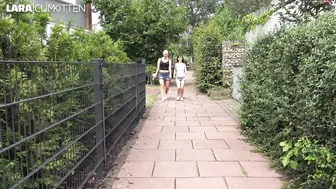 Lara CumKitten PREMIERE Sie pisst mir public in meine Fresse Mitten im Wohngebiet 20.07.18