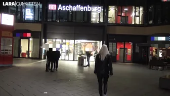 Lara CumKitten LEGGINGS BITCH im Hauptbahnhof XXXL Prallarsch extrem vollge 25.02.18