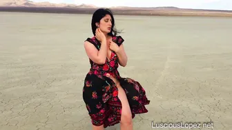 Luscious Lopez _[0789387] #upskirt on another planet. windy. #ass #lusciouslopez [2017-11-26]