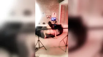 Korina Kova onlyfans On set tonight having a little twerk break2018-01-09