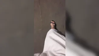 Ella Jolie onlyfans [0058374] Walking the streets of london  #coldtootsies [2017 01 20]